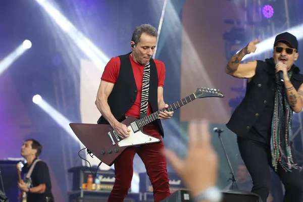 Brezilyalı grup Titas 'ın Sao Paulo' da Rock Brazil 'de 40 Yıl gösterisi. 10 Nisan 2022, Sao Paulo, Brezilya: Brezilyalı grup Titas 'ın, müzisyen Branco Mello' nun katılımıyla, Rock Brazil 40 Yıl Müzik Festivali 'nde