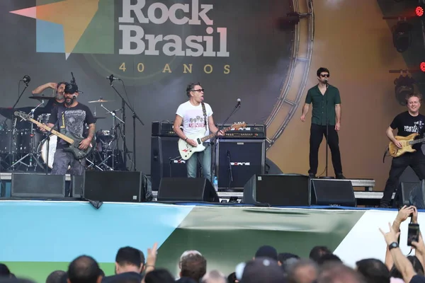 Ultraje a Rigor 'un Sao Paulo' daki Rock Brazil 'deki 40 yıllık konseri. 10 Nisan 2022, Sao Paulo, Brezilya: Brezilyalı grup Ultraje a Rigor, Latin Amerika Memorial, Sao Paulo 'da düzenlenen Brezilya Rock Müzik Festivali' nde 40 yıl boyunca sahne aldı.
