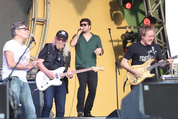 Ultraje a Rigor 'un Sao Paulo' daki Rock Brazil 'deki 40 yıllık konseri. 10 Nisan 2022, Sao Paulo, Brezilya: Brezilyalı grup Ultraje a Rigor, Latin Amerika Memorial, Sao Paulo 'da düzenlenen Brezilya Rock Müzik Festivali' nde 40 yıl boyunca sahne aldı.