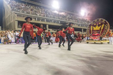 Rio de Janeiro Karnavalı için Unidos Viradouro 'nun teknik provaları. 10 Nisan 2022, Rio de Janeiro, Brezilya: Unidos do Viradouro, 2020 karnavalı şampiyonu, Sapucai 'deki teknik provaların sezonunu Pazar günü sona erdirdi (10).)