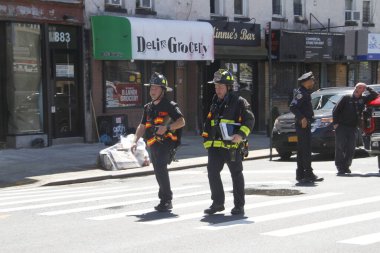 Brooklyn Metro Platformu 'nda 5 kişi vuruldu, 17 kişi yaralandı. 12 Nisan 2022, Brooklyn, New York, ABD: Brooklyn 'de çatışmalar oldu ve şu ana kadar 5 kişi vuruldu, biri kritik durumda ve 17 kişi yaralandı