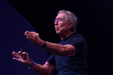 Brezilyalı işadamı Abilio Diniz, Latin Amerika 'nın Sao Paulo kentindeki en büyük dijital dönüşüm etkinliği olan Vtex Day' de verdiği derste. 13 Nisan 2022, Sao Paulo, Brezilya: Vtex Günü 'nde bir konferans sırasında işadamı Abilio Diniz