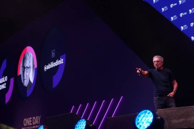 Brezilyalı işadamı Abilio Diniz, Latin Amerika 'nın Sao Paulo kentindeki en büyük dijital dönüşüm etkinliği olan Vtex Day' de verdiği derste. 13 Nisan 2022, Sao Paulo, Brezilya: Vtex Günü 'nde bir konferans sırasında işadamı Abilio Diniz