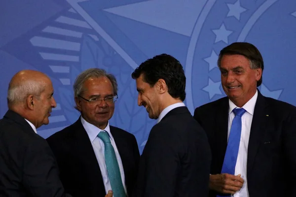Brezilya Cumhurbaşkanı Jair Bolsonaro Brasilia Geri Dönüşüm Kredisi Kurulması Yönünde — Stok fotoğraf