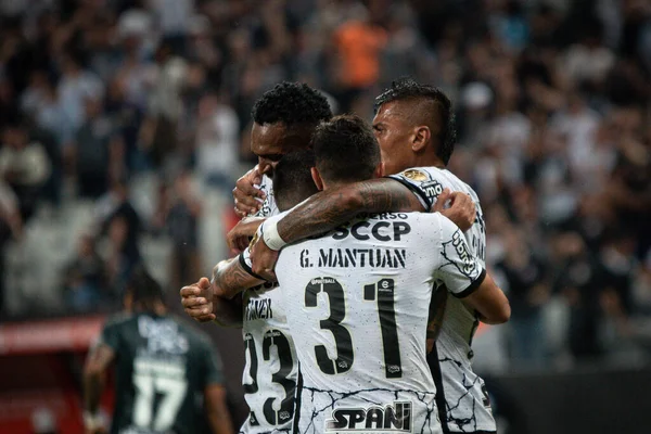 Libertadores Futbol Kupası - Grup Sahnesi: Korintliler ve Deportivo Cali (Kolombiya). 13 Nisan 2022, Sao Paulo, Brezilya: Corinthians ve Deportivo Cali (Kolombiya) arasında oynanan futbol maçı, Libertadores Futbol Kupası 2022 'nin ikinci turu için geçerlidir.