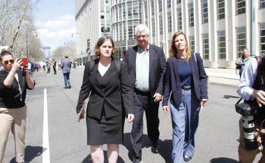 Frank R. James 'in avukatı Mia Grymberg Brooklyn Federal Mahkemesi önünde basına konuştu. 14 Nisan 2022, Brooklyn, New York, ABD: Mia Grymberg Frank R. James 'in Savunma Avukatı Federal Basın önünde basına konuştu