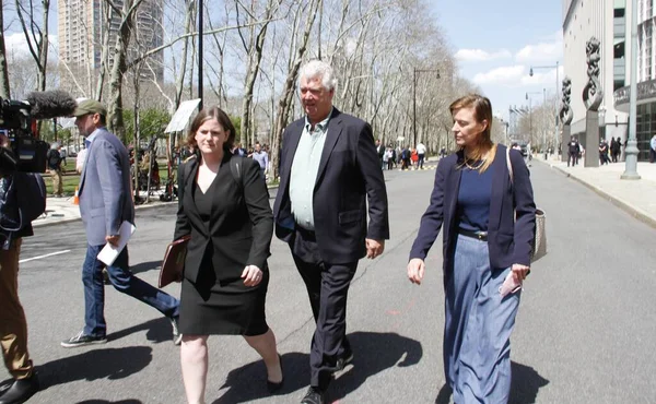 Frank R. James 'in avukatı Mia Grymberg Brooklyn Federal Mahkemesi önünde basına konuştu. 14 Nisan 2022, Brooklyn, New York, ABD: Mia Grymberg Frank R. James 'in Savunma Avukatı Federal Basın önünde basına konuştu