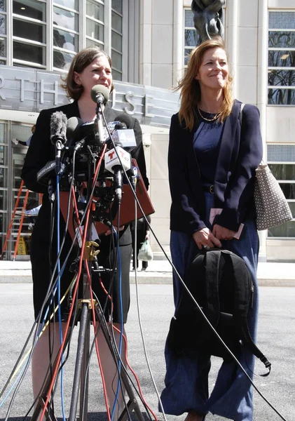 Frank R. James 'in avukatı Mia Grymberg Brooklyn Federal Mahkemesi önünde basına konuştu. 14 Nisan 2022, Brooklyn, New York, ABD: Mia Grymberg Frank R. James 'in Savunma Avukatı Federal Basın önünde basına konuştu