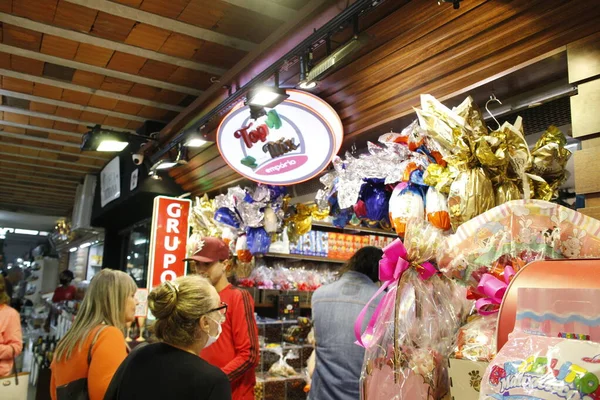 Die Verbraucher Gehen Auf Dem Stadtmarkt Von Curitiba Einkaufen April — Stockfoto