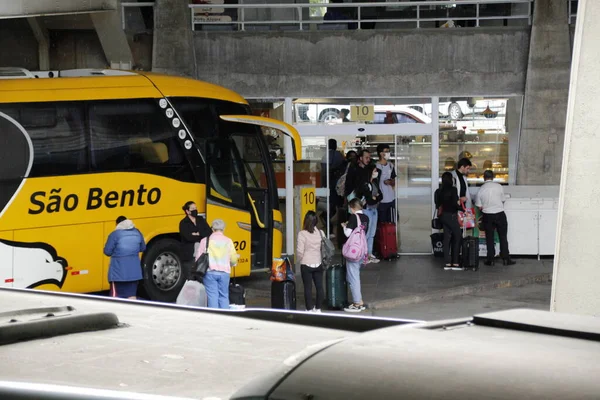 Pohyb Cestujících Autobusovém Nádraží Curitiba Během Velikonočních Prázdnin Dubna 2022 — Stock fotografie