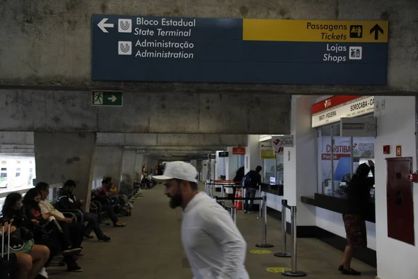 Movimiento Pasajeros Estación Autobuses Curitiba Durante Las Vacaciones Pascua Abril — Foto de Stock