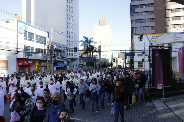 Fiéis Acompanham Tradicional Procissão Sexta Feira Santa Curitiba Abril 2022 — Fotografia de Stock