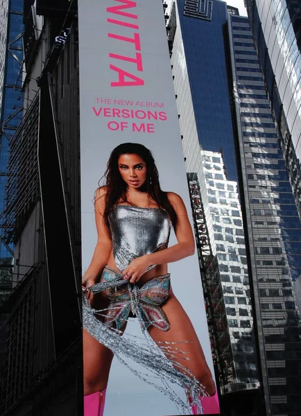 New Brazilský Zpěvák Anitta Ukázal Times Square Billboard Dubna 2022 — Stock fotografie