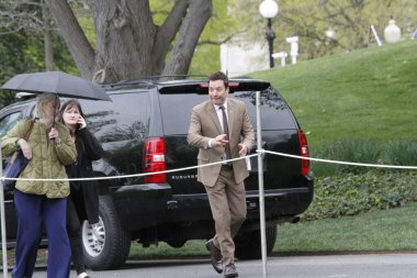 Jimmy Fallon ve Sofia Carson 2022 Beyaz Saray Paskalya Yumurtası Yuvarlamasında. 18 Nisan 2022, Washington DC, Maryland, ABD: Jimmy Fallon Amerikan TV sunucusu Cumartesi gecesi canlı yayında (SNL) ve Amerikalı aktris ve şarkıcı Sofia Daccarett Char