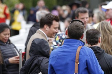 Jimmy Fallon ve Sofia Carson 2022 Beyaz Saray Paskalya Yumurtası Yuvarlamasında. 18 Nisan 2022, Washington DC, Maryland, ABD: Jimmy Fallon Amerikan TV sunucusu Cumartesi gecesi canlı yayında (SNL) ve Amerikalı aktris ve şarkıcı Sofia Daccarett Char