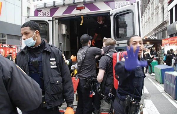 Herald Square Metrosunda Bir Bayan Sağ Bacağından Bıçaklandı Nisan 2022 — Stok fotoğraf