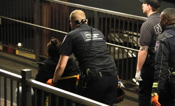 Uma Senhora Foi Esfaqueada Perna Direita Metro Herald Square Abril — Fotografia de Stock