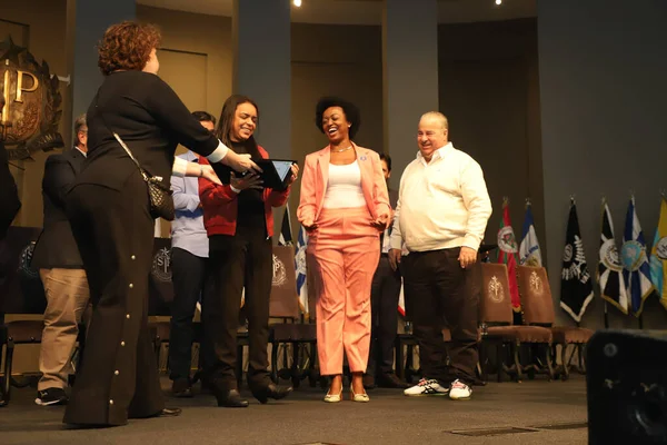 Sao Paulo Valisi Rodrigo Garcia, Samba Programı 'nı başlattı. 19 Nisan 2022, Sao Paulo, Brezilya Sao Paulo Valisi Rodrigo Garcia ve Sao Paulo Belediye Başkanı