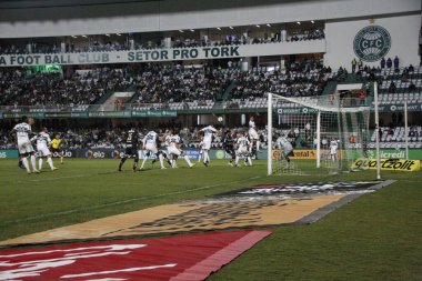 Brezilya Futbol Kupası - 3. aşama: Coritiba, Santos 'a karşı. 20 Nisan 2022, Coritiba, Parana, Brezilya: Coritiba ile Santos arasındaki futbol maçı, Brezilya Futbol Kupası - Üçüncü Aşama, Curitiba, Parana 'daki Couto Pereira Stadyumu' nda Çarşamba günü düzenlendi.