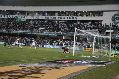 Brezilya Futbol Kupası - 3. aşama: Coritiba, Santos 'a karşı. 20 Nisan 2022, Coritiba, Parana, Brezilya: Coritiba ile Santos arasındaki futbol maçı, Brezilya Futbol Kupası - Üçüncü Aşama, Curitiba, Parana 'daki Couto Pereira Stadyumu' nda Çarşamba günü düzenlendi.