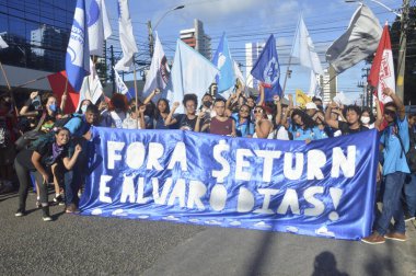 Göstericiler Natal 'daki otobüs filosunun% 100' ünü talep ediyorlar. 20 Nisan 2022, Natal, Rio Grande do Norte, Brezilya: Solcu hareketlerle bağlantılı göstericiler Natal Belediye Başkanı Alvara Dias 'ı protesto ederek, otobüs filosunun% 100' ünü istediler.