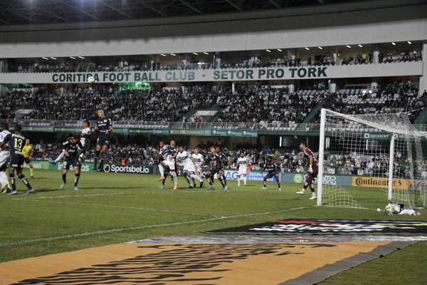Brezilya Futbol Kupası - 3. aşama: Coritiba, Santos 'a karşı. 20 Nisan 2022, Coritiba, Parana, Brezilya: Coritiba ile Santos arasındaki futbol maçı, Brezilya Futbol Kupası - Üçüncü Aşama, Curitiba, Parana 'daki Couto Pereira Stadyumu' nda Çarşamba günü düzenlendi.