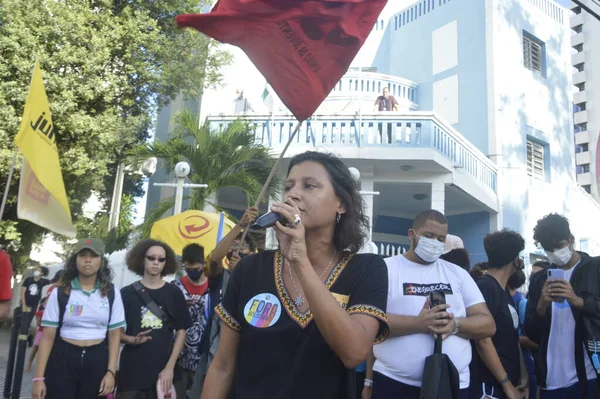 Göstericiler Natal 'daki otobüs filosunun% 100' ünü talep ediyorlar. 20 Nisan 2022, Natal, Rio Grande do Norte, Brezilya: Solcu hareketlerle bağlantılı göstericiler Natal Belediye Başkanı Alvara Dias 'ı protesto ederek, otobüs filosunun% 100' ünü istediler.