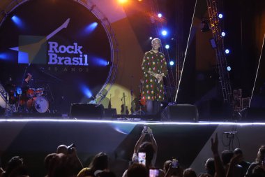 Rock Brazil 40 yıl: Brezilyalı şarkıcı Arnaldo Antunes tarafından gösterildi. 21 Nisan 2022, Sao Paulo, Brezilya: Brezilya 'da 21 Nisan Perşembe günü Latin Amerika Anıtı' nda düzenlenen Rock Brazil 40 Yılı boyunca Brezilyalı şarkıcı Arnaldo Antunes 'in gösterisi).