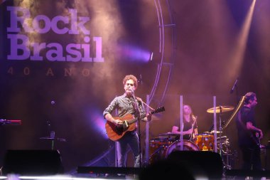 Rock Brazil 40 yıl: Brezilyalı şarkıcı Nando Reis 'in şovu. 21 Nisan 2022, Sao Paulo, Brezilya: Brezilya 'da 21 Nisan Perşembe günü Latin Amerika Anıtı' nda düzenlenen Rock Brazilyalı şarkıcı Nando Reis 'in gösterisi)