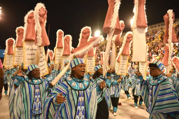 Rio de Janeiro Karnavalı: Rio de Janeiro Altın Serisi Samba Okulları Geçidi. 22 Nisan 2022, Rio de Janeiro, Brezilya: Rio de Janeiro Altın Serisi Samba Okullarının geçit törenleri, Marques de Sapucai 'de, çarşambadan perşembeye kadar. 