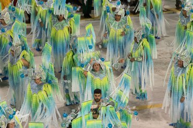Rio de Janeiro Karnavalı - Access Group: Akademicos de Vigario Geral samba okulu geçit töreni. 22 Nisan 2022, Rio de Janeiro, Brezilya: Marques 'teki Ouro Serisi' nden (Access Group) Akademicos de Vigario Geral samba okulu geçidi 