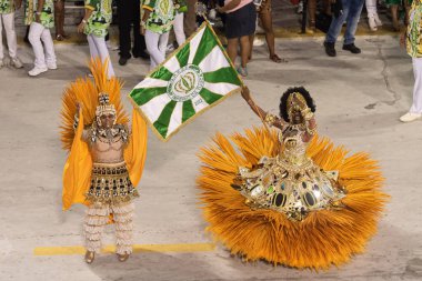 Rio de Janeiro Karnavalı - Imperio da Tijuca samba okulunun geçit töreni. 22 Nisan 2022, Rio de Janeiro, Brezilya: Imperio da Tijuca samba okulunun geçit töreni, Ouro Serisi 'nden (Access Group), Sapucai Sambadrom Markisi