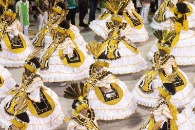 Rio de Janeiro Karnavalı - Imperio da Tijuca samba okulunun geçit töreni. 22 Nisan 2022, Rio de Janeiro, Brezilya: Imperio da Tijuca samba okulunun geçit töreni, Ouro Serisi 'nden (Access Group), Sapucai Sambadrom Markisi