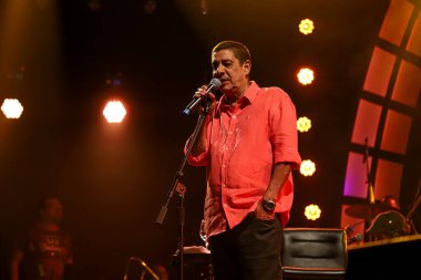 (Sao Paulo 'daki Bar Brahma Kutusu' ndaki karnaval sırasında müzik gösterileri. 21 Nisan 2022, Sao Paulo, Brezilya: Ünlü Brezilyalı şarkıcılar, Zeca Pagodinho ve Diogo Nogueira 'nın müzikal şovları ünlü sanatçılar ve kutu bölümünde yer alıyor.