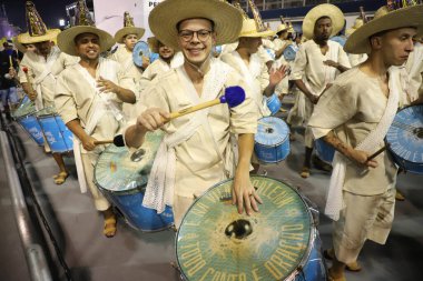 Sao Paulo Karnavalı: 22 Nisan 2022, Sao Paulo, Brezilya: Sao Paulo Karnavalı Access Group I 'in Perola Negra Samba Okul Geçit Töreni, 22 Nisan Cuma günü Sao Paulo' daki Anhembi Sambadrome 'da).