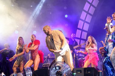 Bar Brahma Sao Paulo Karnaval Özel Grubu 'nun geçit törenlerini kutluyor. 23 Nisan 2022, Sao Paulo, Brezilya: Fiuk olarak ünlüler, iki şarkıcı Belo ve Luiz Carlos, ve Sao Paulo valisi Rodrigo Garcia, Bar Brahma 'nın kutu sallaması