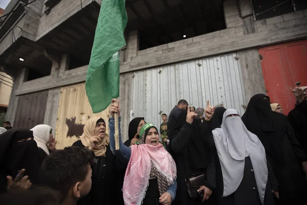 イスラーム運動イスラエルに対するガザ地区での抗議中のハマス 2022年4月23日 パレスチナ イスラム運動のパレスチナ支援者ハマスは占領軍に対するパレスチナ人との連帯のデモンストレーションに参加する — ストック写真