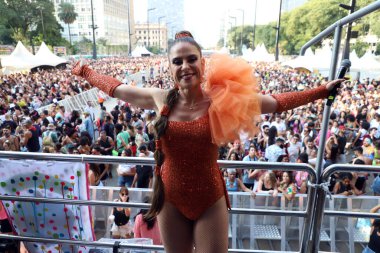 Sao Paulo 'daki Sokak Karnavalı: Akademikos do Baixo Augusta Karnavalı Festivali. 24 Nisan 2022, Sao Paulo, Brezilya: Şarkıcılar Patricia Secchis, Ana Canas, Wilson Simoninha ve Tulipa Ruiz ve oyuncu Alessandra Negrini