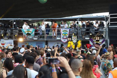 Sao Paulo 'daki Sokak Karnavalı: Akademikos do Baixo Augusta Karnavalı Festivali. 24 Nisan 2022, Sao Paulo, Brezilya: Şarkıcılar Patricia Secchis, Ana Canas, Wilson Simoninha ve Tulipa Ruiz ve oyuncu Alessandra Negrini
