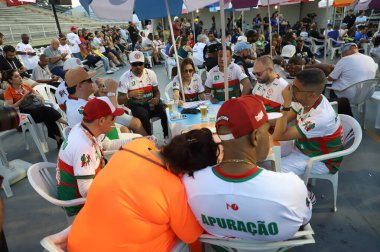 Sao Paulo Karnavalı 'nın samba okul şampiyonunu belirleyecek sonuçlar. 26 Nisan 2022, Sao Paulo, Brezilya: Sao Paulo Özel Grubu 'nun samba okulları 2022 Karnaval geçit törenine eşlik etmektedir.