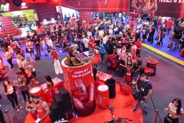 Arnold Spor Festivali 'nin spor beslenme, vücut geliştirme ve fitness pazarının açılışı sırasında hareketlilik. 29 Nisan 2022, Sao Paulo, Brezilya: Arnold Spor Festivali 2022 'nin açılışı sırasında hareket