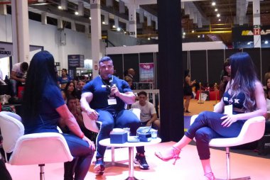 Arnold Spor Festivali 'nin spor beslenme, vücut geliştirme ve fitness pazarının açılışı sırasında hareketlilik. 29 Nisan 2022, Sao Paulo, Brezilya: Arnold Spor Festivali 2022 'nin açılışı sırasında hareket