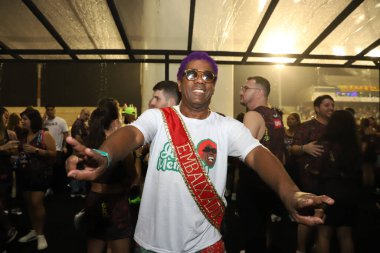 Camarote Bar Brahma 'daki sanatçılar ve ünlüler Sao Paulo Karnaval Şampiyonları Geçidi' nde. 30 Nisan 2022, Sao Paulo, Brezilya: Baro Brahma 'nın kutusundaki Sao Paulo Karnaval Şampiyonu Samba Okullarının geçit törenlerinde şarkıcı Ivo Meirelles