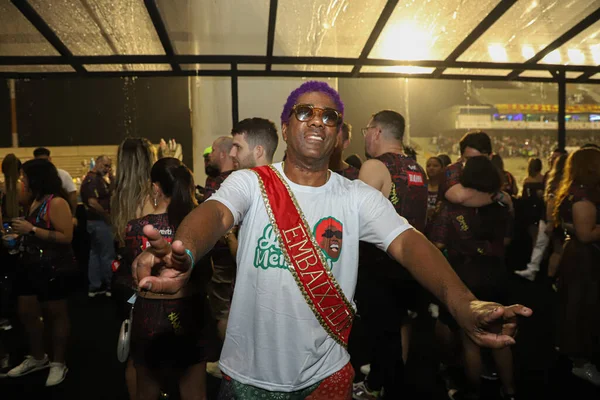 Camarote Bar Brahma 'daki sanatçılar ve ünlüler Sao Paulo Karnaval Şampiyonları Geçidi' nde. 30 Nisan 2022, Sao Paulo, Brezilya: Baro Brahma 'nın kutusundaki Sao Paulo Karnaval Şampiyonu Samba Okullarının geçit törenlerinde şarkıcı Ivo Meirelles