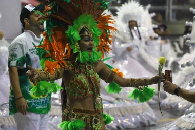 Samba Okulları Geçidi Sao Paulo Karnaval Özel Grubu Şampiyonu. 30 Nisan 2022, Sao Paulo, Brezilya Mancha Verde samba okulu üyeleri, Sao Paulo Karnaval Özel Grubu Şampiyonları geçit töreninin büyük galibi.