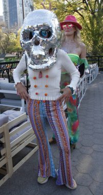 Central Park 'ta Robot Kalp Bedeli New York' ta. 30 Nisan 2022, New York, ABD: Robot Kalp sunar Wollman Pink, Central Park 'ta Fare Forward New York. 30 Nisan - 1 Mayıs tarihleri arasında başlayan 2 günlük bir etkinlik