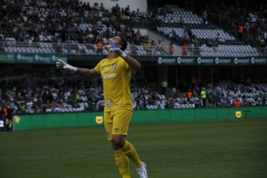 Brezilya Futbol Şampiyonası: Coritiba ve Fluminense. 1 Mayıs 2022 'de, Coritiba ile Fluminense arasındaki futbol maçı, 1 Pazar günü Curitiba' daki Couto Pereira Stadyumu 'nda düzenlenen Brezilya Futbol Şampiyonası' nın dördüncü turu için geçerli.)