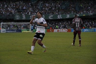 Brezilya Futbol Şampiyonası: Coritiba ve Fluminense. 1 Mayıs 2022 'de, Coritiba ile Fluminense arasındaki futbol maçı, 1 Pazar günü Curitiba' daki Couto Pereira Stadyumu 'nda düzenlenen Brezilya Futbol Şampiyonası' nın dördüncü turu için geçerli.)