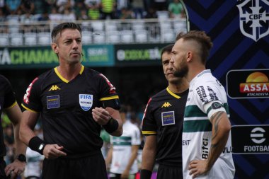 Brezilya Futbol Şampiyonası: Coritiba ve Fluminense. 1 Mayıs 2022 'de, Coritiba ile Fluminense arasındaki futbol maçı, 1 Pazar günü Curitiba' daki Couto Pereira Stadyumu 'nda düzenlenen Brezilya Futbol Şampiyonası' nın dördüncü turu için geçerli.)