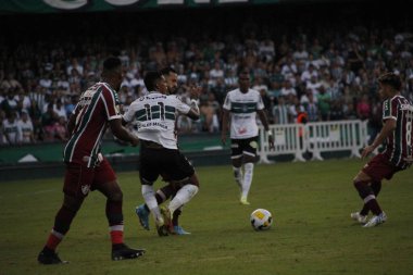 Brezilya Futbol Şampiyonası: Coritiba ve Fluminense. 1 Mayıs 2022 'de, Coritiba ile Fluminense arasındaki futbol maçı, 1 Pazar günü Curitiba' daki Couto Pereira Stadyumu 'nda düzenlenen Brezilya Futbol Şampiyonası' nın dördüncü turu için geçerli.)